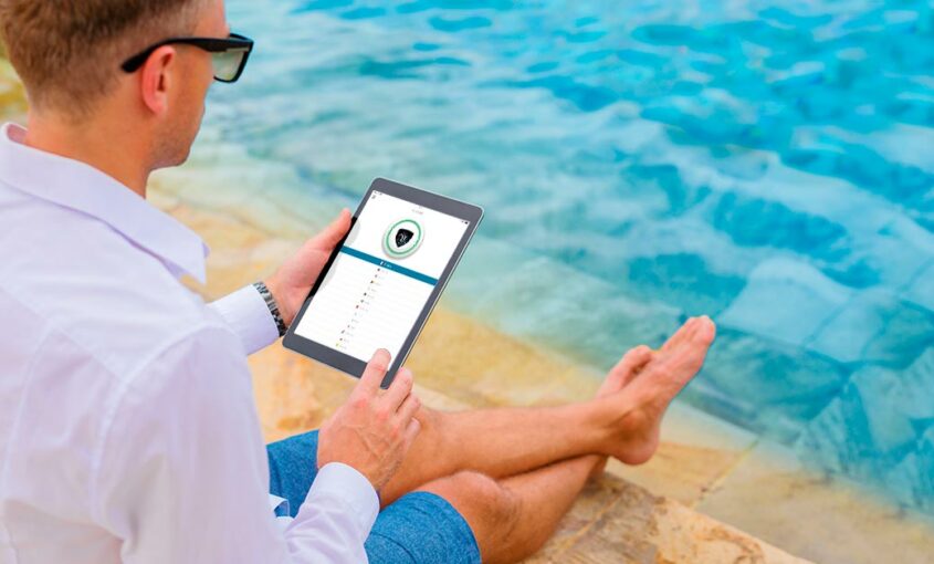 We hope that you are also among the lucky ones enjoying themselves on the beach somewhere in the world working by a pool! | Le VPN